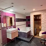 - Pool&sauna Сasa de vacaciones Sulov