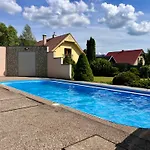 Semesterbostad - Pool & Sauna *